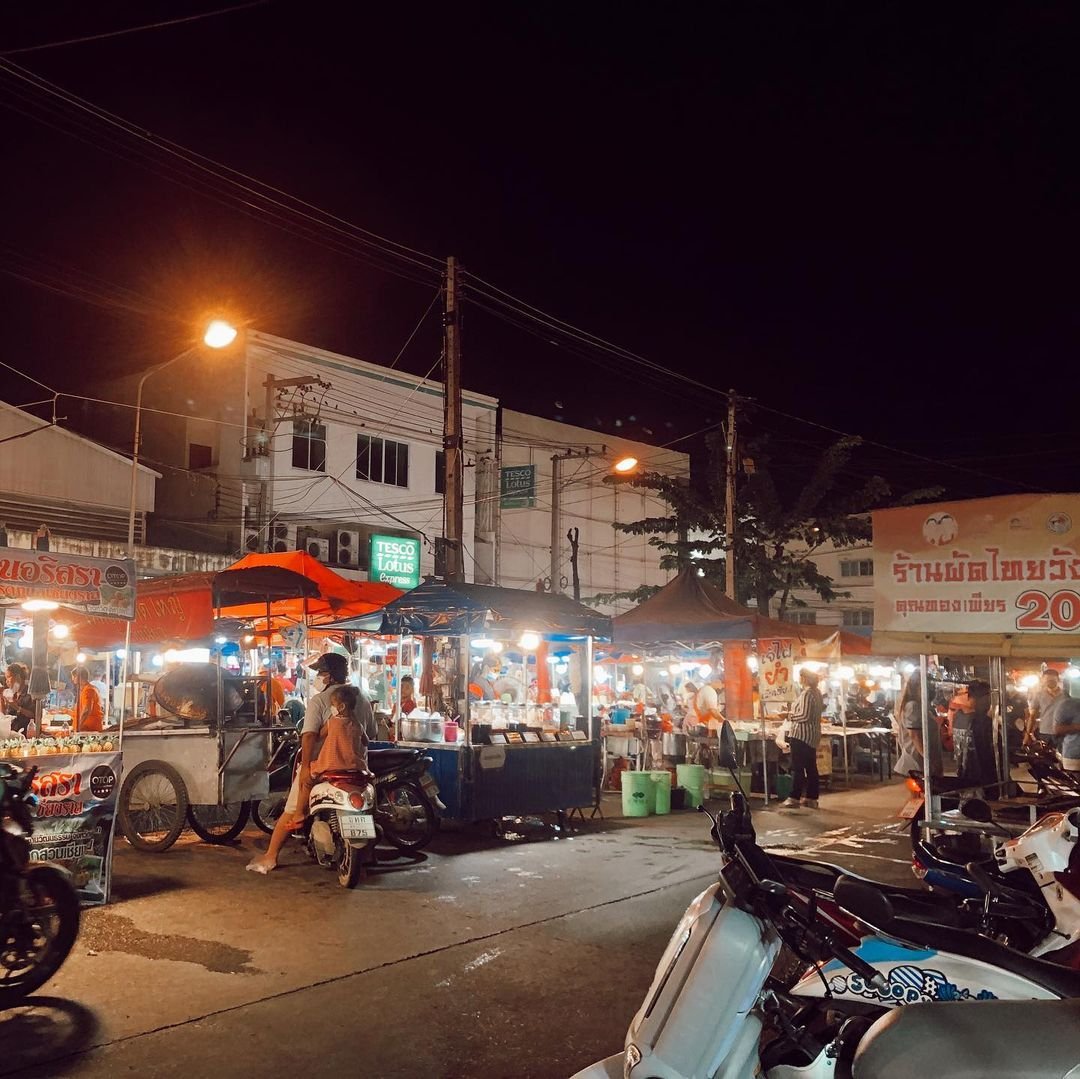 @joreedixonn night market phitsanulok