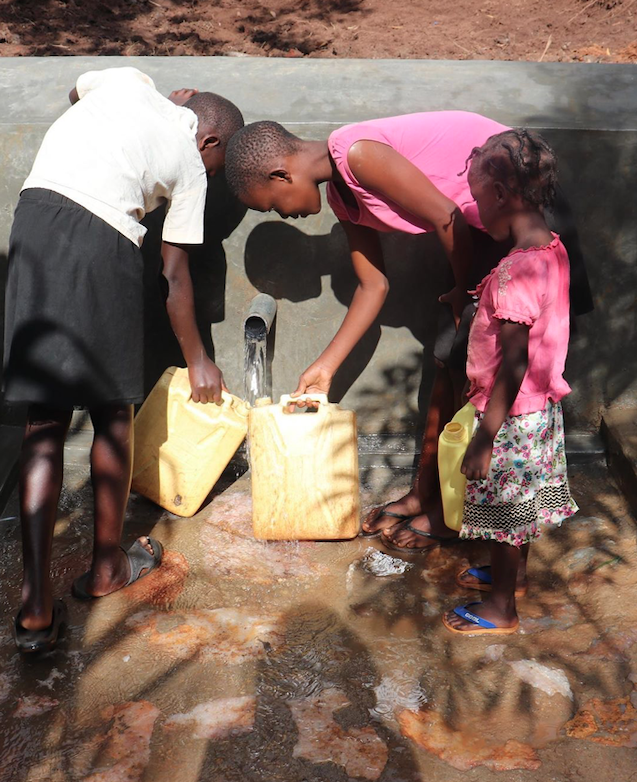 Teaching English to kids in Uganda with ILP 