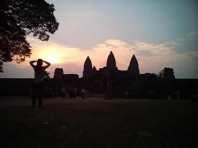 Sunset_at_Angkor_Wat.jpg
